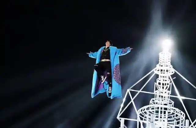 王一博一组吊威亚的少年