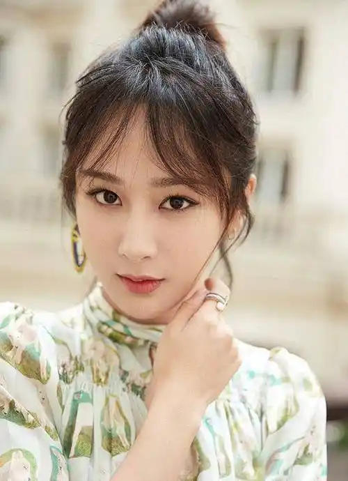 张家辉拒绝加杨紫微信,理由让人无法反驳,先找四大天王的他