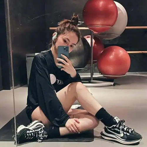 邓紫棋晒健身照腿部线条真好看!矮个子预防长胖,要多做这项运动