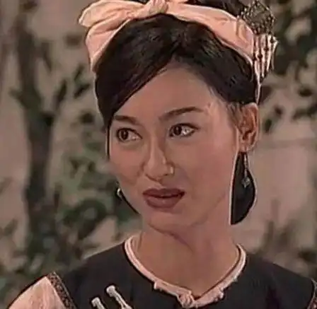 提起惠英红马上能想到的是她饰演的很多角色,比如《倾世皇妃》中的杜