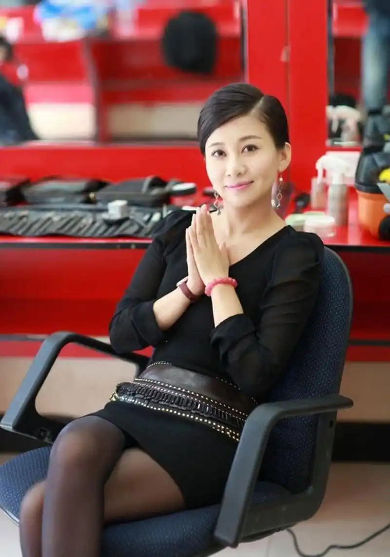 中国八大单身美女富豪: 1,李颖(1980年生,广东梅州人,云锋基金董事总