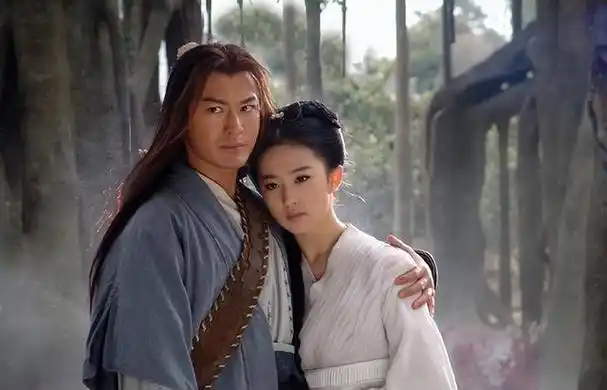 如果单说小龙女的话,刘亦菲和李若彤各有千秋,属于难分伯仲,可再说到