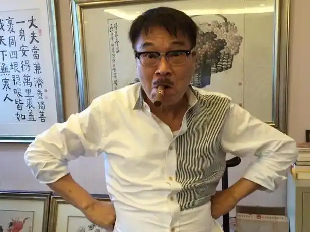 回顾:黄金配角吴孟达:2段婚姻,生前立下遗嘱财产优待现任妻女