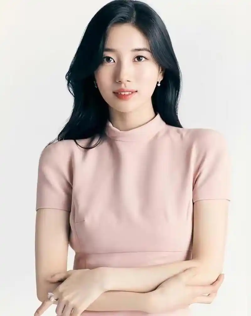 裴秀智,1994年10月10日生于韩国全罗南道光州广域市,韩国女演员,歌手