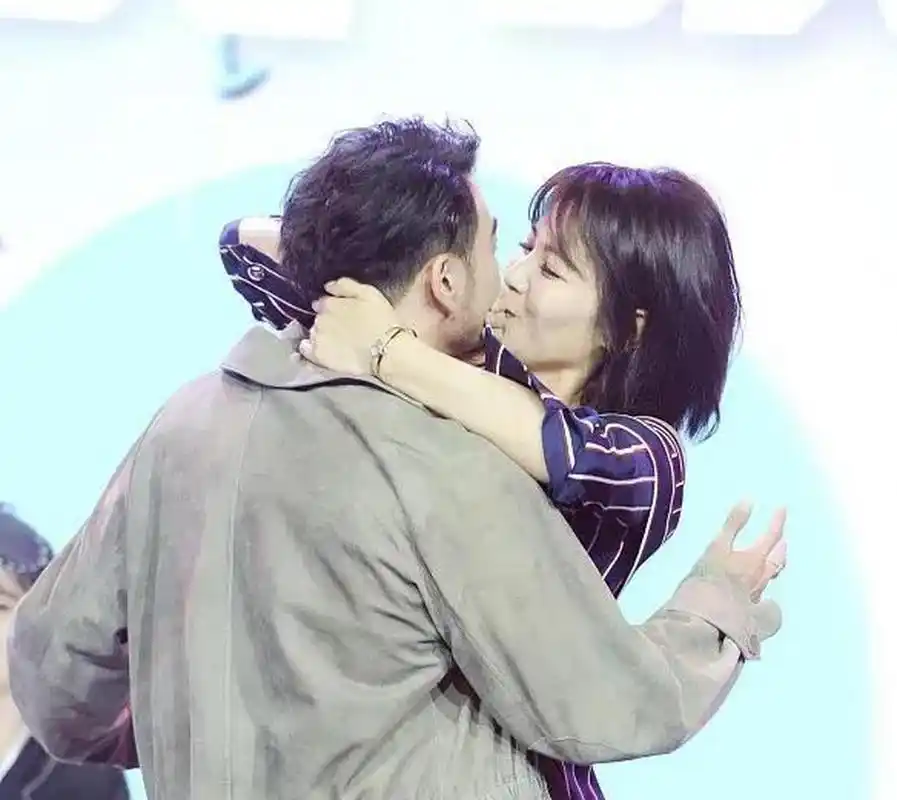 刘涛和杨烁这俩人指定有事,看看他俩在一起的眼神和亲昵动作,和什么纯