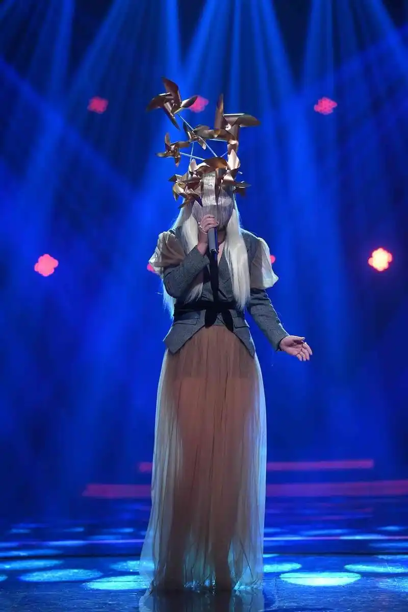 蒙面唱将的大眼女神,未开口就被认出,比吴青峰还惨