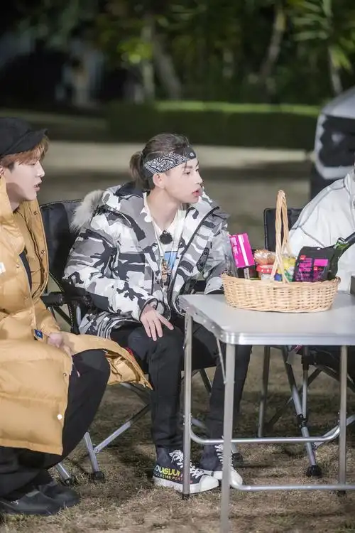 小鬼王琳凯《青春的花路》被曝爱鞋如命 教费启鸣跳舞上演花路兄弟情