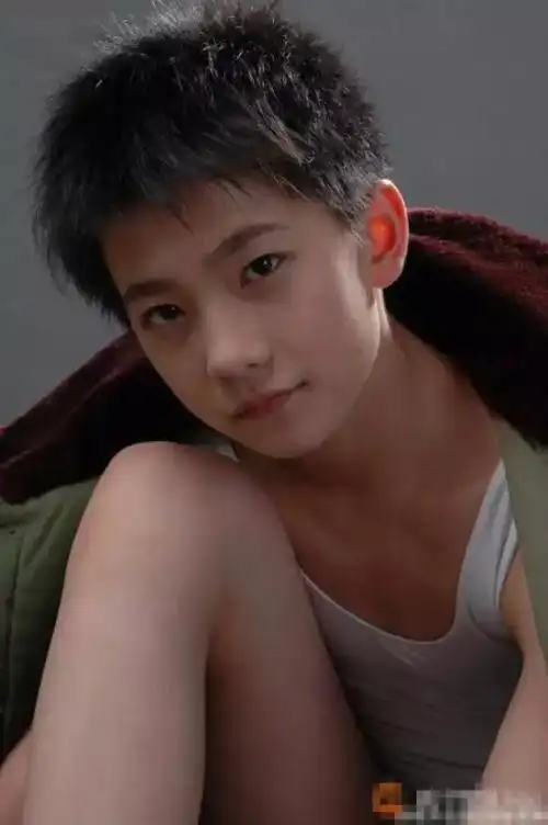 新老公杨洋从小到大照片对比:论男神的正确成长方式