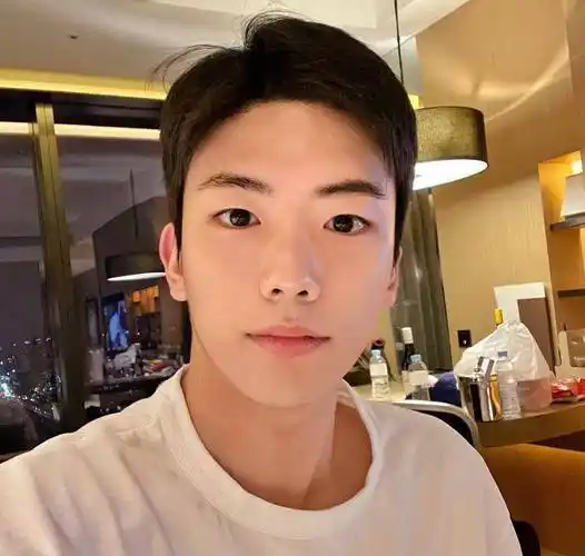 男生不要留"过耳"发型,5款干净利落的短发,剪完帅气提升颜值_头发