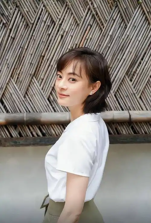 孙俪终于放弃老气"妈妈头",新发型气质大变,老阿姨美似高中生_时尚