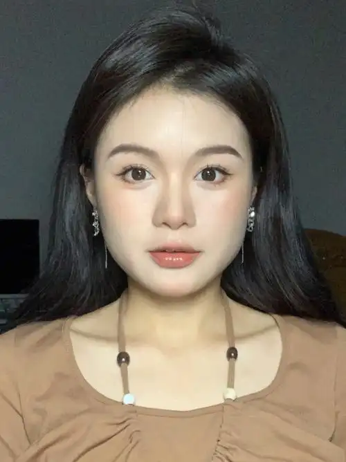 方圆脸日常氛围感妆容附拍照姿势