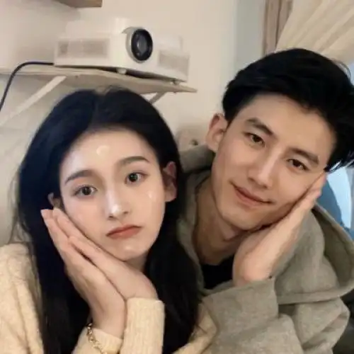 很明显的情侣头像真人一眼就看出来的情头