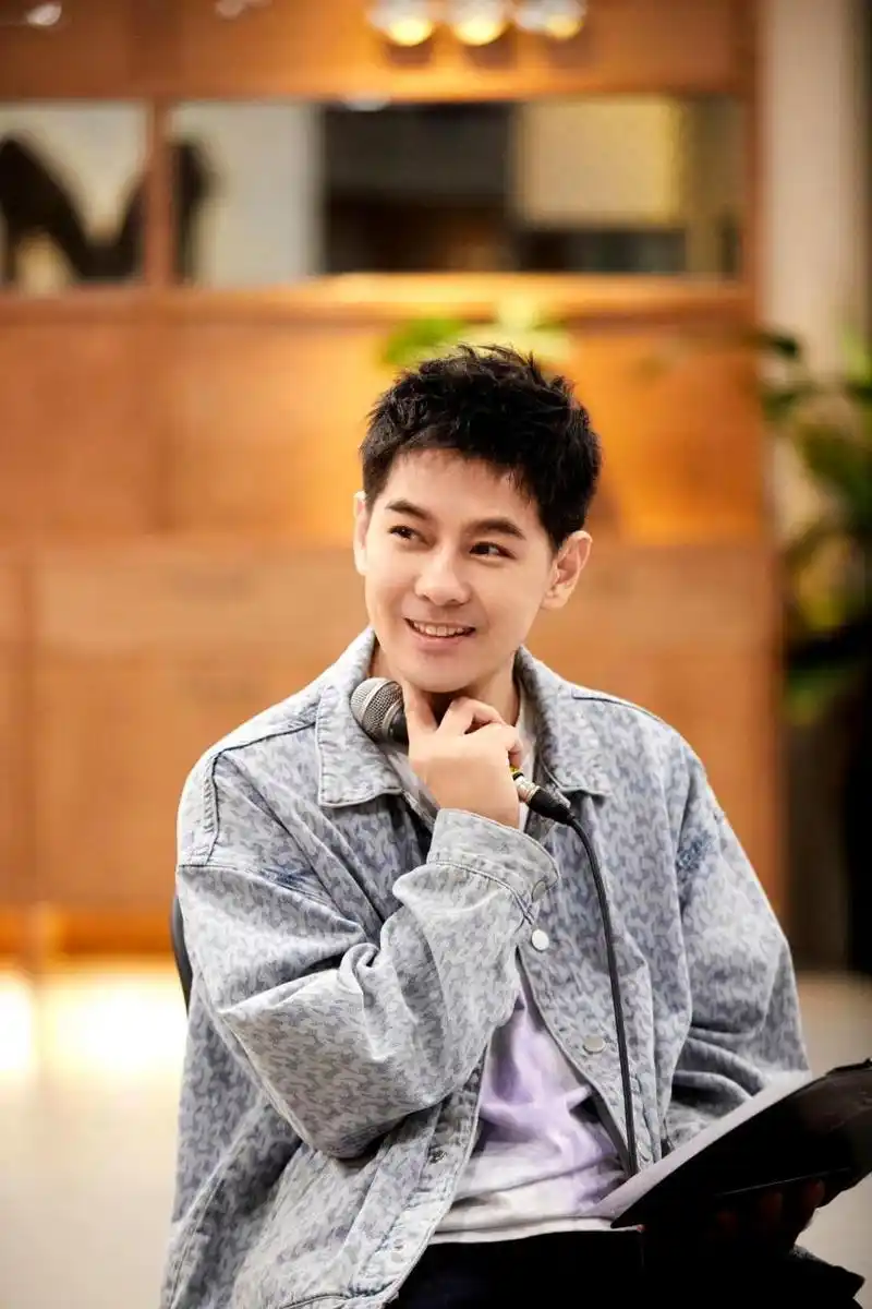 林志颖自爆自己的体重只有55kg,因此在录制披荆斩棘的综艺时,其他的