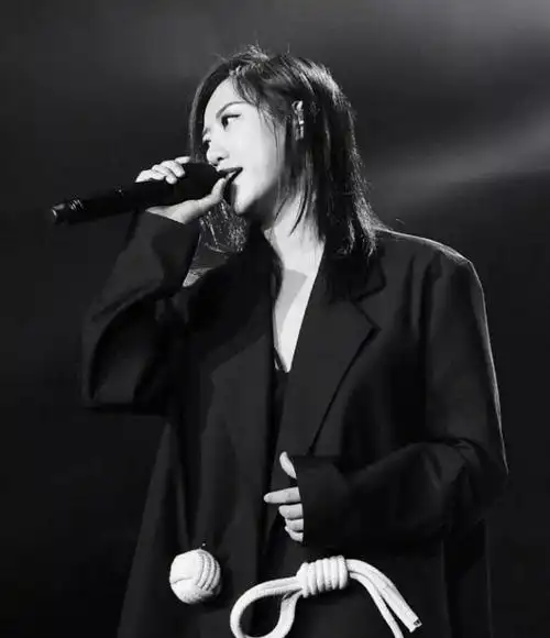 陈粒青岛演唱会_悠长的假期_民谣_西厅