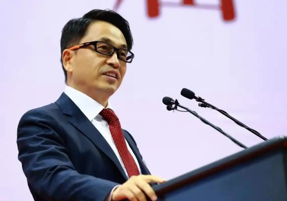 看准就狂买不惧高位接盘张磊半年暴赚200亿