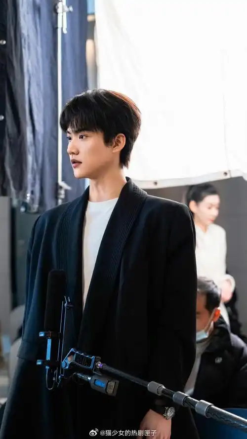 周柯宇00后清奇霸总##周柯宇抬眸杀