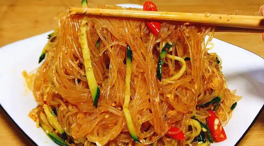 凉拌粉丝夏日家人最爱的一道凉菜,做法简单酸辣爽口又开胃,收藏 - 趣