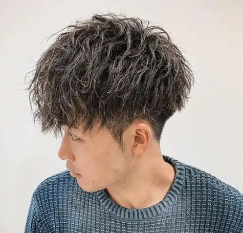 jpg 说起来锡纸烫其实和黑人烫应该算是一种发型,都是烫出特别蓬松小