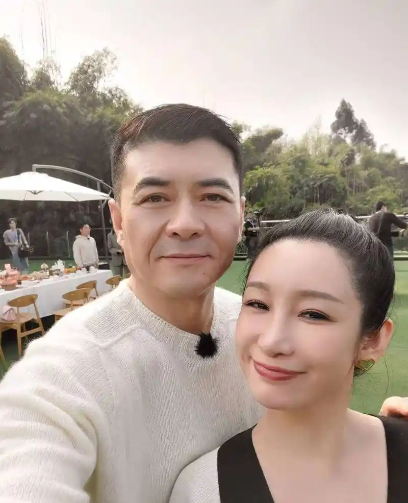 王新军:亲情有泪水,对不起唐静,此生不会辜负小7岁的秦海璐