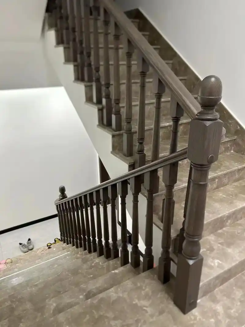 红橡楼梯扶手#实木楼梯 - 抖音