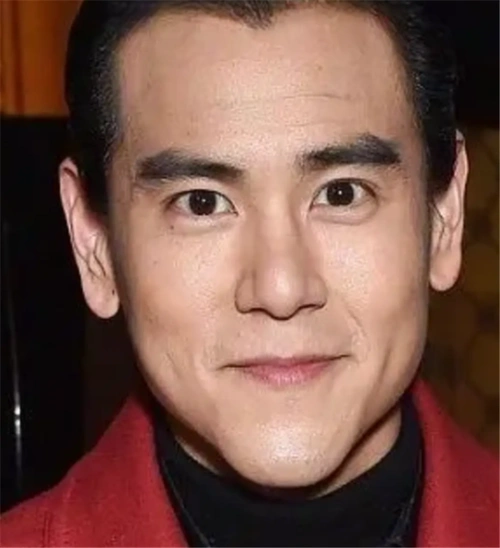 彭于晏近照太显老!下巴尖到能戳人?