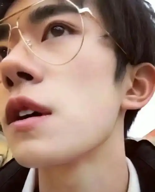 四和四的鼻子91  @tfboys-易烊千玺01  #易烊千玺月末碎片##四字