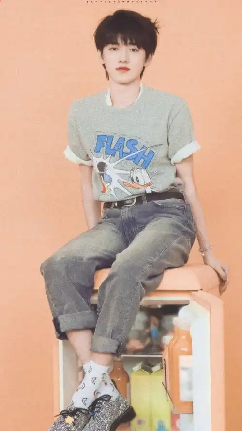 想要宋亚轩的全身照!最好的是在练习室里的,有吗? - 知乎