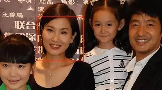 回顾"铁打的侯勇流水的妻":房子越换越大,老婆越换越小