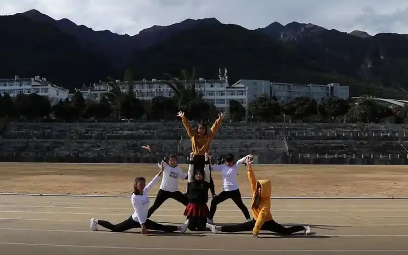 翻跳2017全国校园健身操踩踩踩