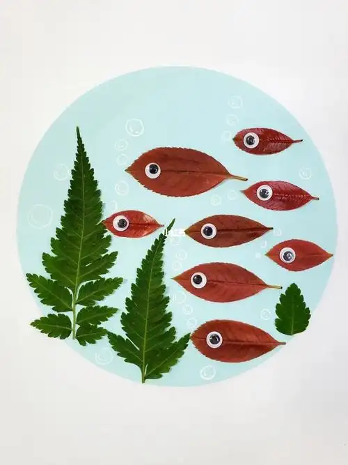 小鱼树叶贴画