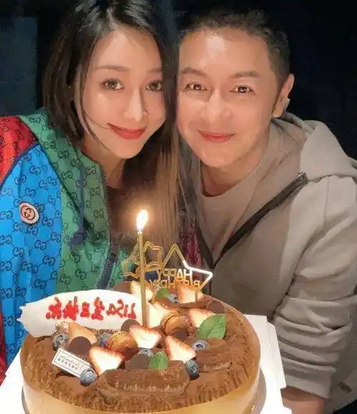 这次就没有让他们出镜拍照吧,上一次全家福已经是很久以前的了,陈浩民