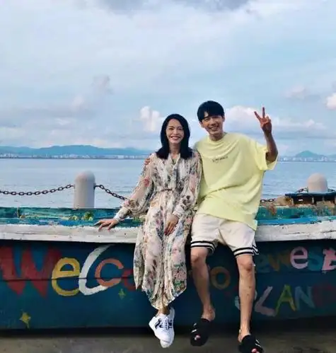 姚晨晒和白宇的合照,二人亲昵搂肩如同情侣,期待他们新剧到来_网友