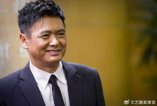 在周润发看来,健康生活不分年龄,参加半程马拉松只是他保持活力,拥抱