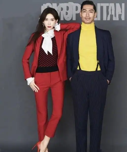 林志玲携老公登开年封面,45岁罕见真空西装,真是让人受不了