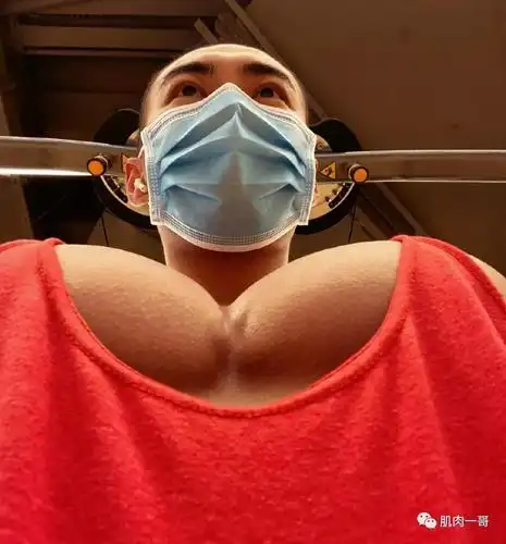 29岁上海大胸哥引发舔屏这胸肌是认真的吗