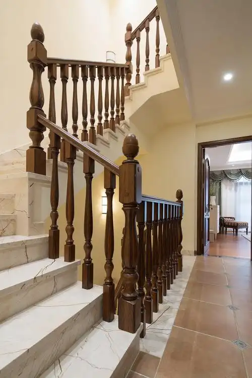 美式风格别墅楼梯装修效果图