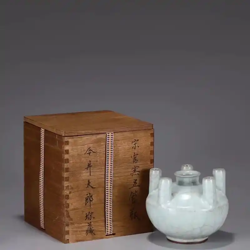 南宋 官窑青釉五管瓶 尺寸:高12公分 口径4.5公分 - 抖音