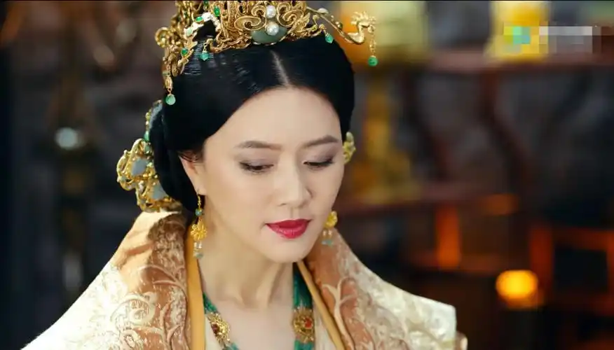 《白发王妃》是一部非常经典的古装剧,其实这部剧在开播后之所以会受