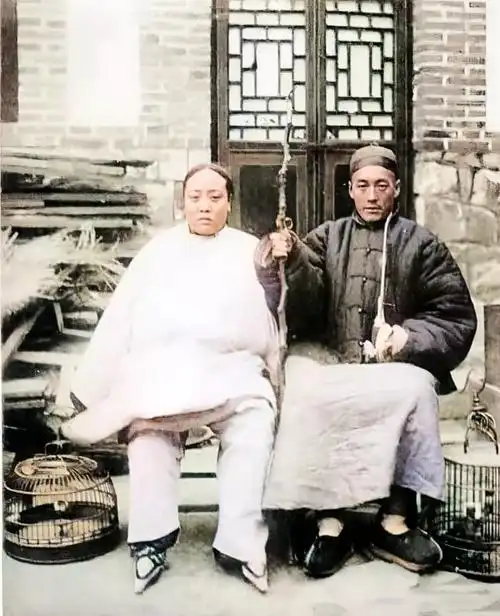 老照片辽东半岛上的地主家庭拥有大量猎枪的福建猎户