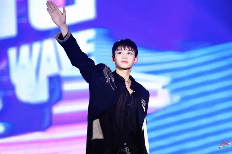 黄旭熙图片 奔跑吧黄旭熙图片