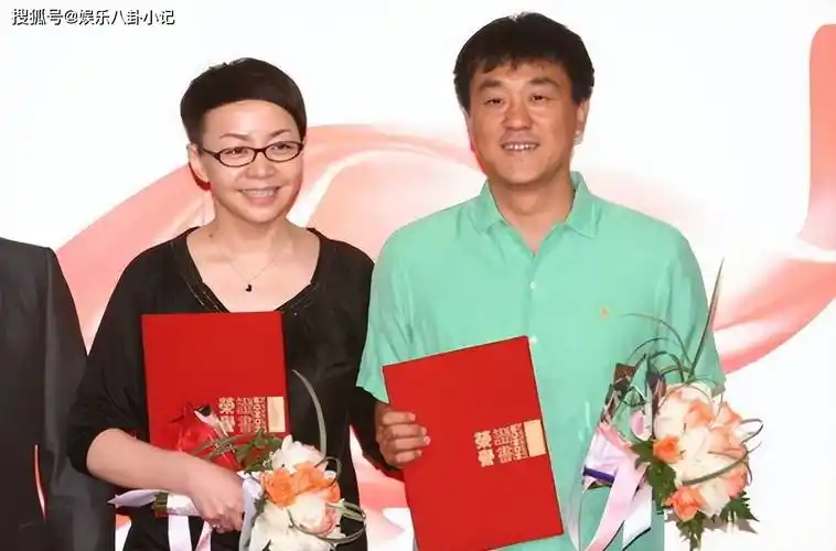 曾经的何冰就是这样的,被宋丹丹赞赏天生是当演员料的他,却在成名之前