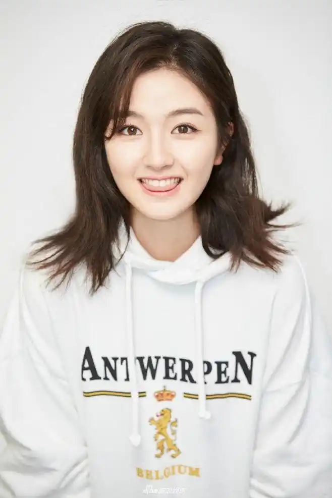 p>李兰迪,1999年9月2日出生于北京市,中国内地影视女演员,就读于中央