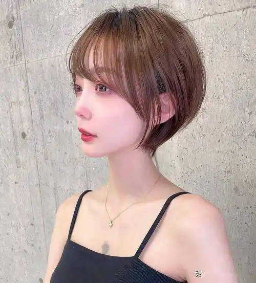 最具人气的女士短发:蓬松瘦脸,层次感满满,剪完显小10岁