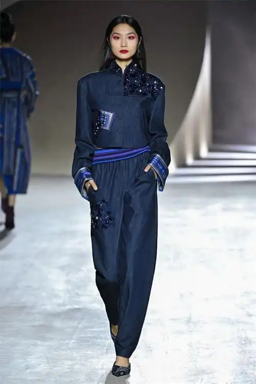 高髻之美融汇东西雅韵海外归来hui大秀闪耀深圳米兰双城时尚周