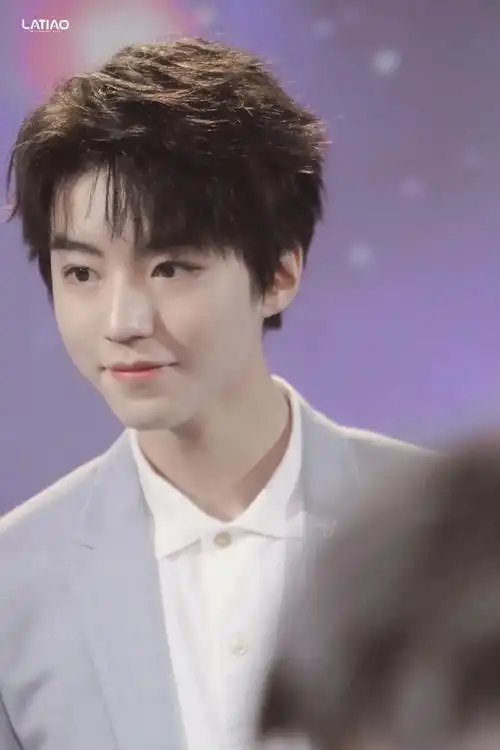 的绅士宝宝全世界最最温柔细心的人    #n年前今天的王俊凯#190328