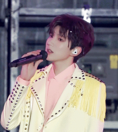 「王源哥哥 tfboys 单人 来源微博 五周年演唱会」