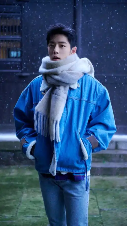 肖战牛仔外套雪天随拍照来了,一瞬间有种春暖花开的感觉,好帅气啊