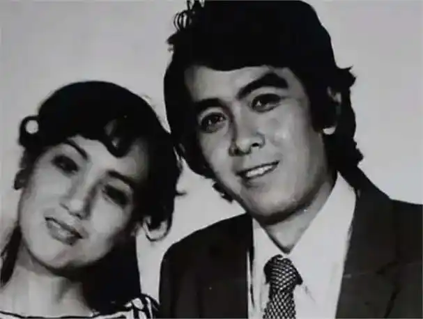 分手后,李建群以为自己遇到了"真爱"陈家林,她的丈夫是一位画家.