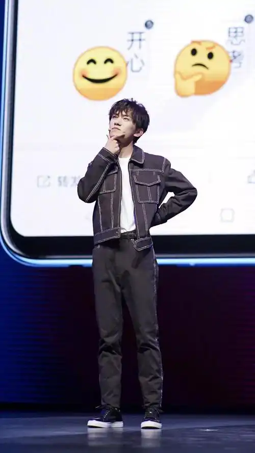 易烊千玺无水印高清壁纸走一波