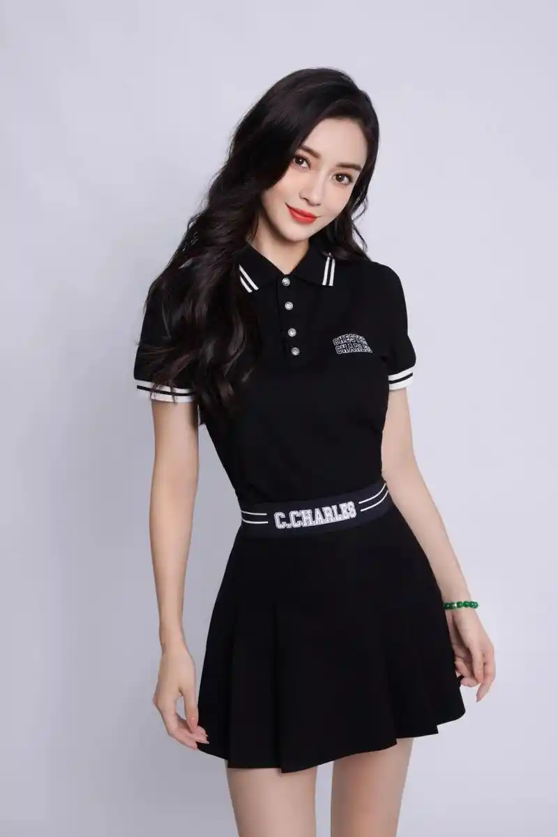 杨颖的初秋穿搭来了 baby这套穿搭简约舒适, chestercharles家以黑色